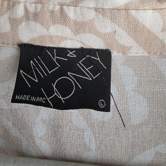 Elegant Beige Button-Down Shirt for Women - Picture 3 of 8